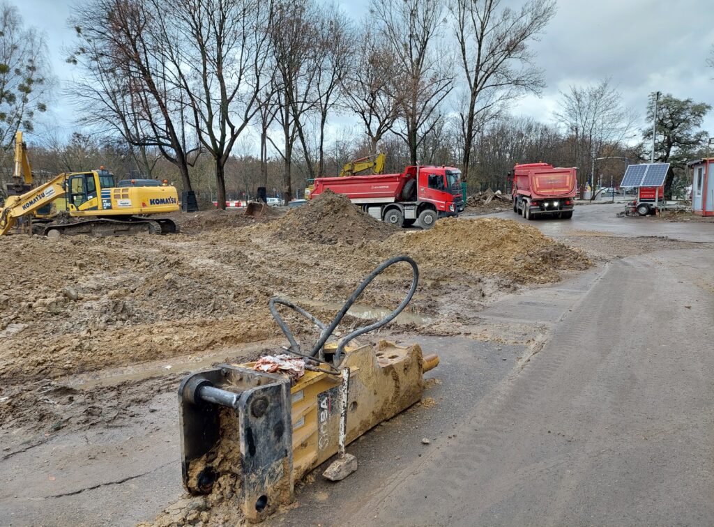 Mimo kiepskiej pogody, praca wre