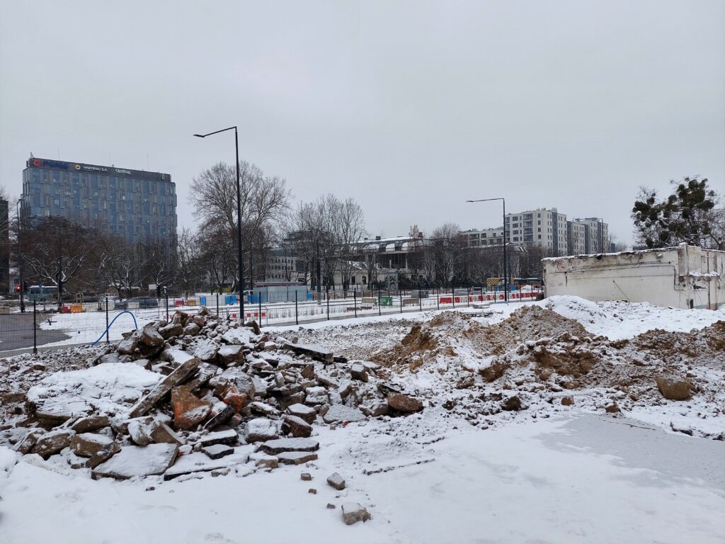 Zerwana stara nawierzchnia