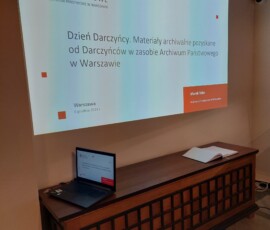 Ekran do rzutnika z kolorową planszą.
